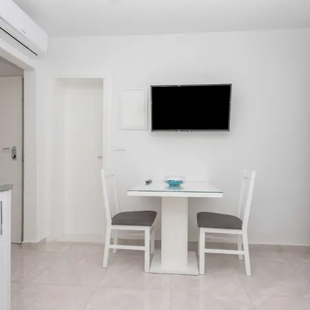 Apartman By The Sea - 25383 *