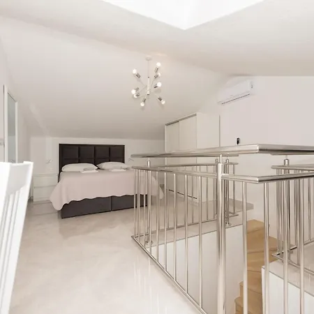 By The Sea - 25383 Apartman