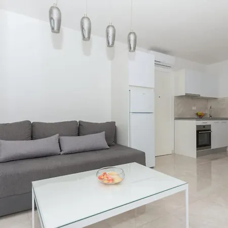 Apartman By The Sea - 25383 Makarska