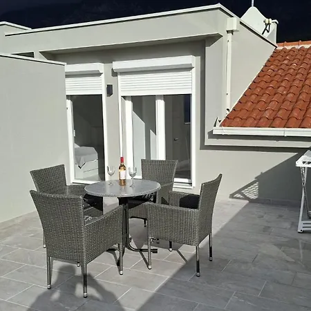 Apartman By The Sea - 25383 Makarska