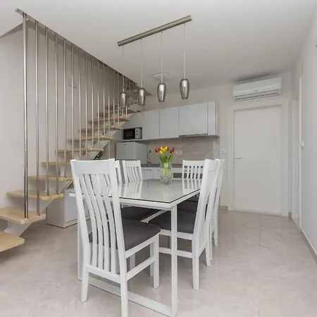 Apartman By The Sea - 25383 Makarska