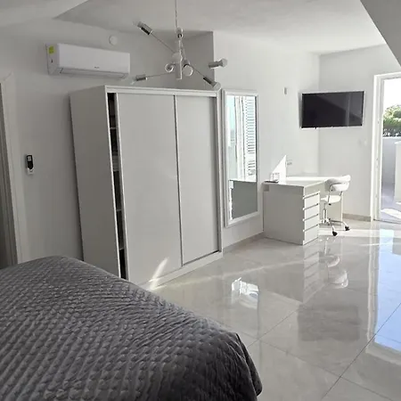By The Sea - 25383 Apartment Makarska