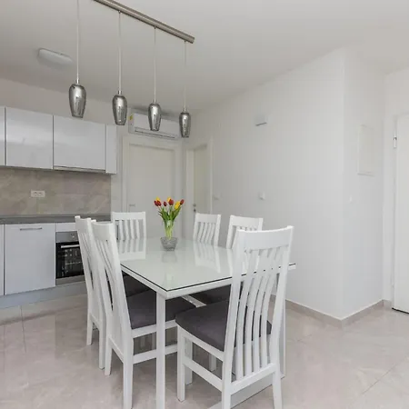 Apartment By The Sea - 25383