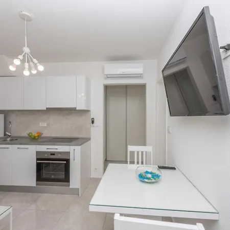 By The Sea - 25383 Apartment Makarska